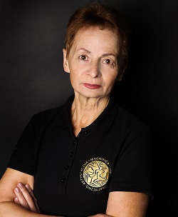Karolina Szczęsna, trenerka akrobatyki